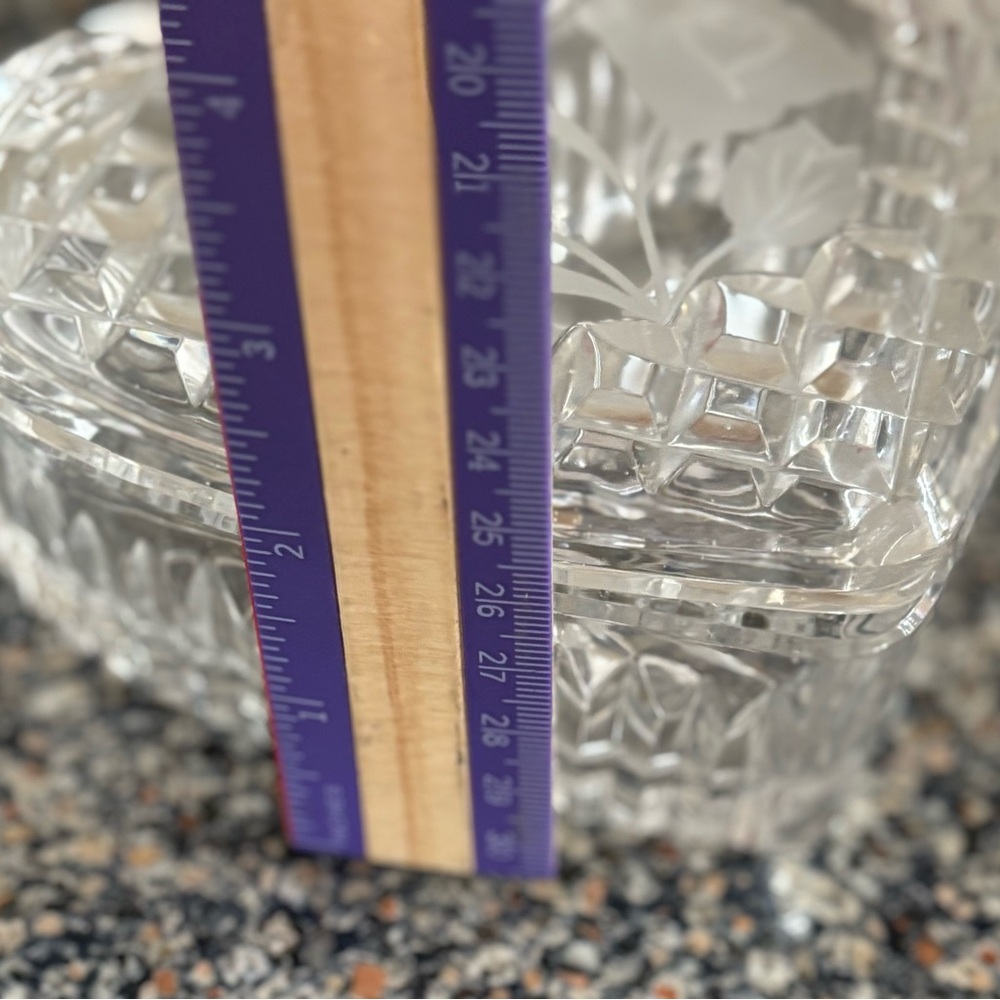 Heart-Shaped Crystal Candy Box - Picture 6 of 8